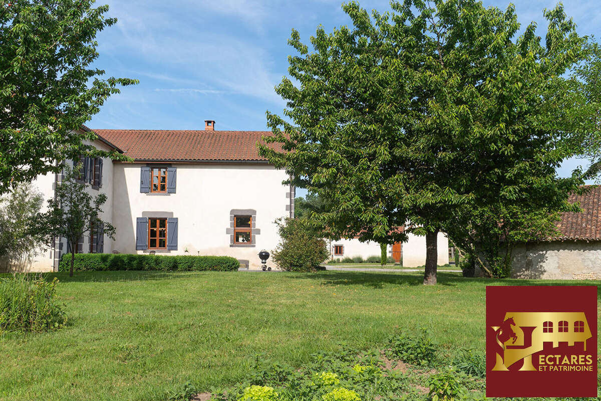 Maison à MARINGUES