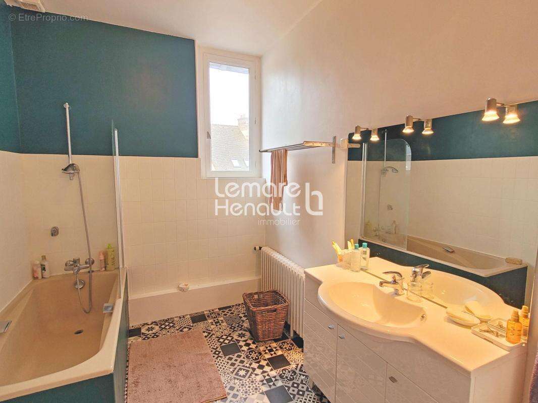 Belle maison bourgeoise 257 m² env avec jardin et garage - photo 13