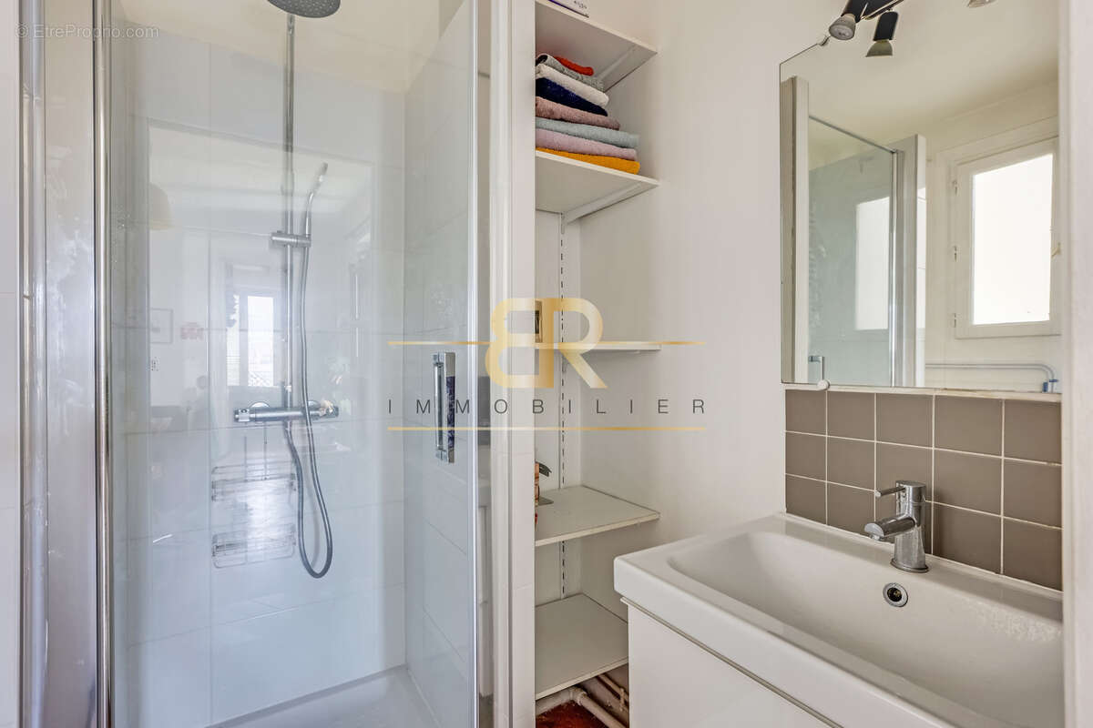 Appartement à PARIS-14E