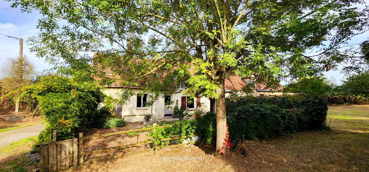 Maison à LA BAZOCHE-GOUET