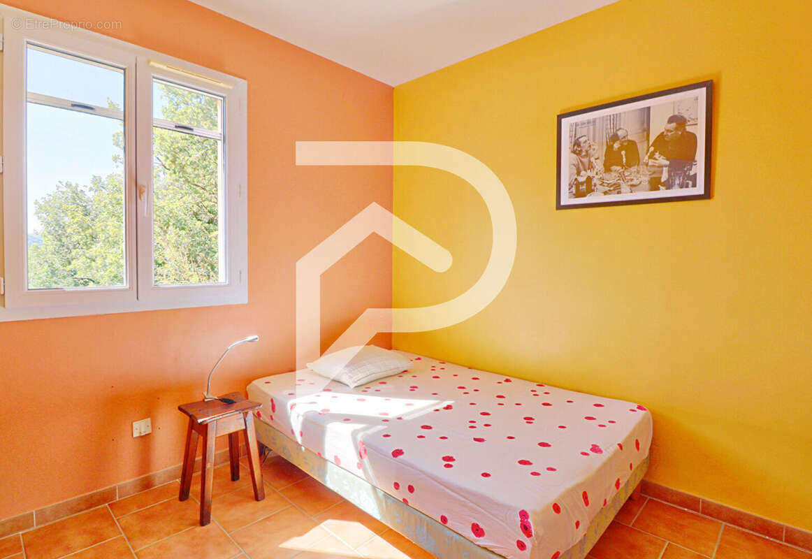 Maison à GREOUX-LES-BAINS