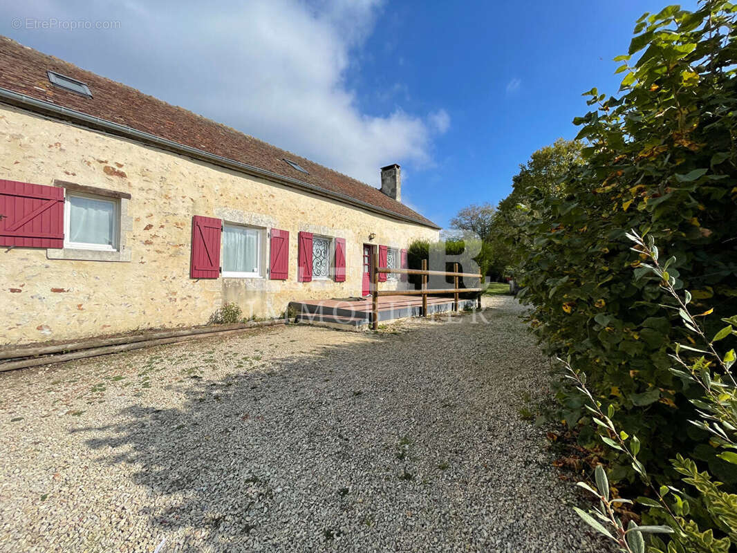 Longère en campagne, secteur Mamers, réf B15505 - photo 2