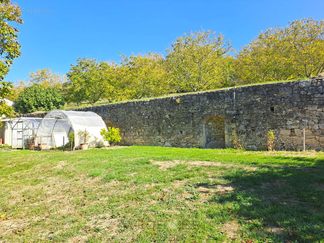 Maison familiale en pierre avec vue panoramique, verger et dépendances. - photo 47