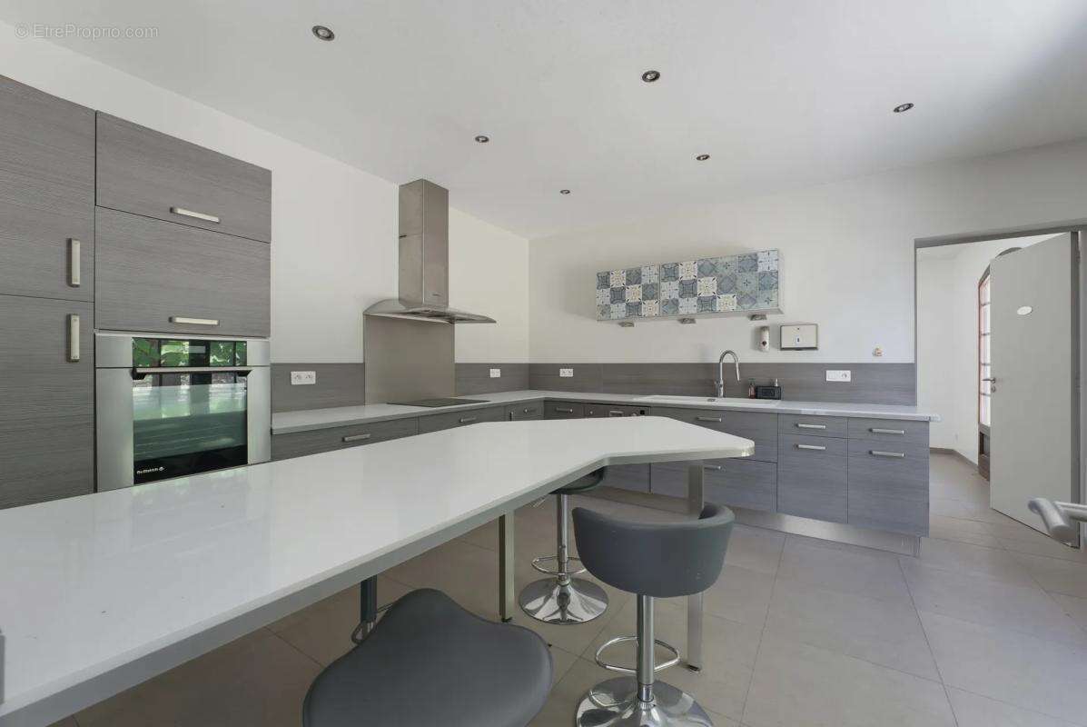 Maison de 6 pièces de 142 m² à Sallebœuf - photo 6