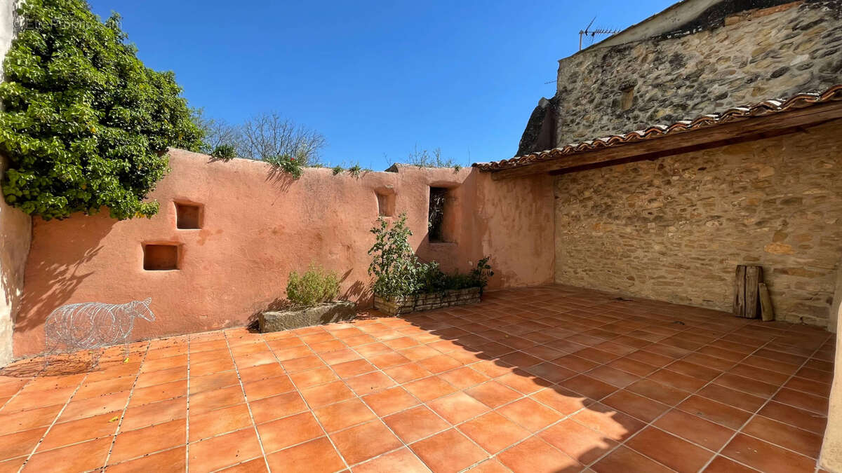 Maison à SAINT-QUENTIN-LA-POTERIE