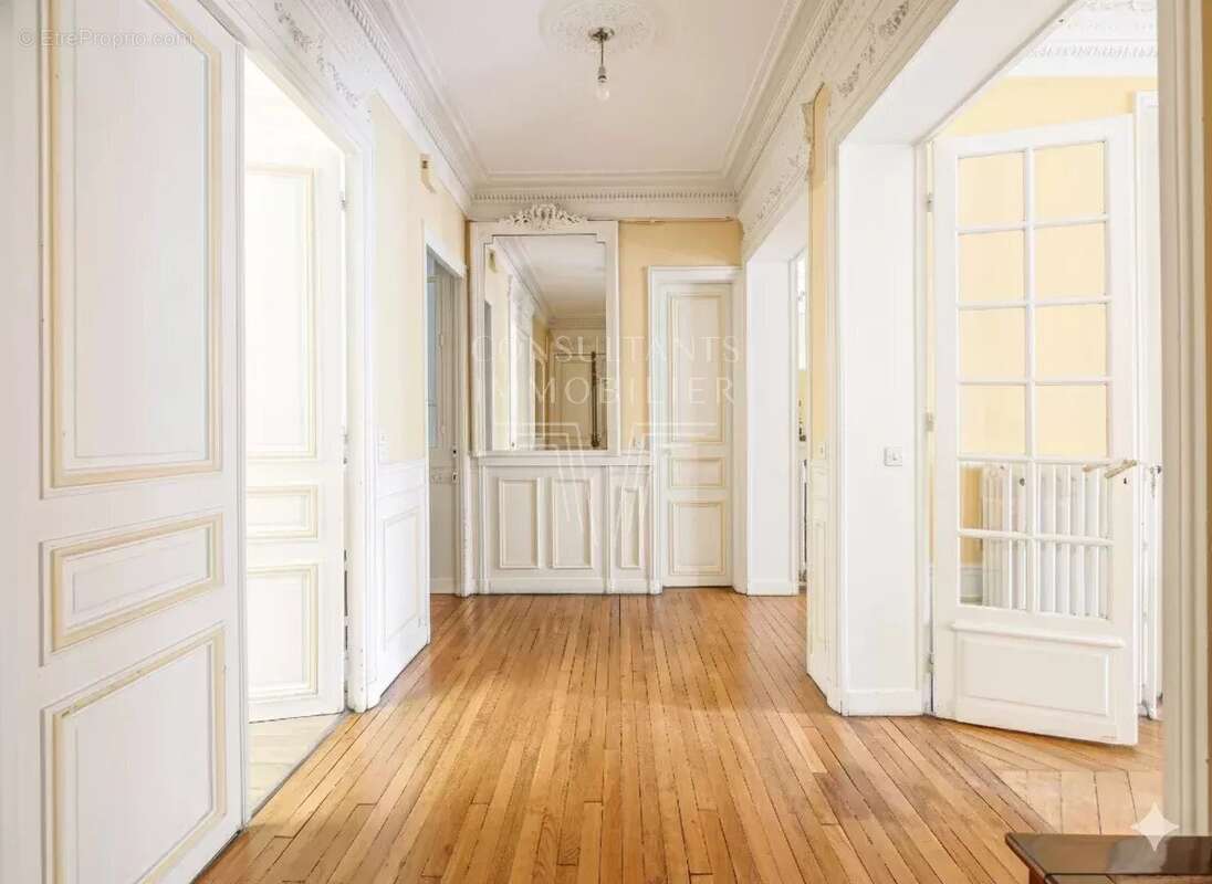 Appartement à PARIS-17E