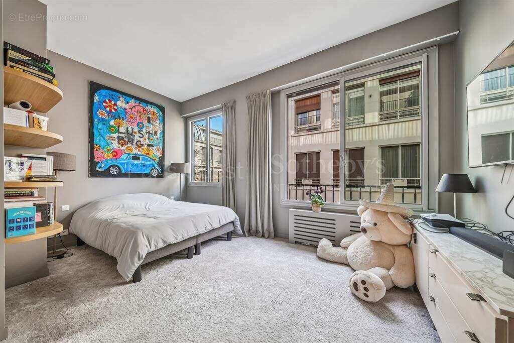 Appartement à PARIS-16E