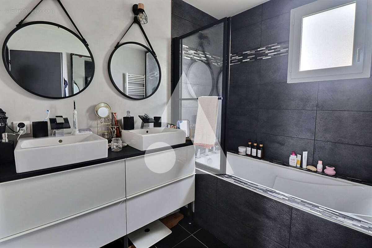 Maison à MERY-SUR-OISE