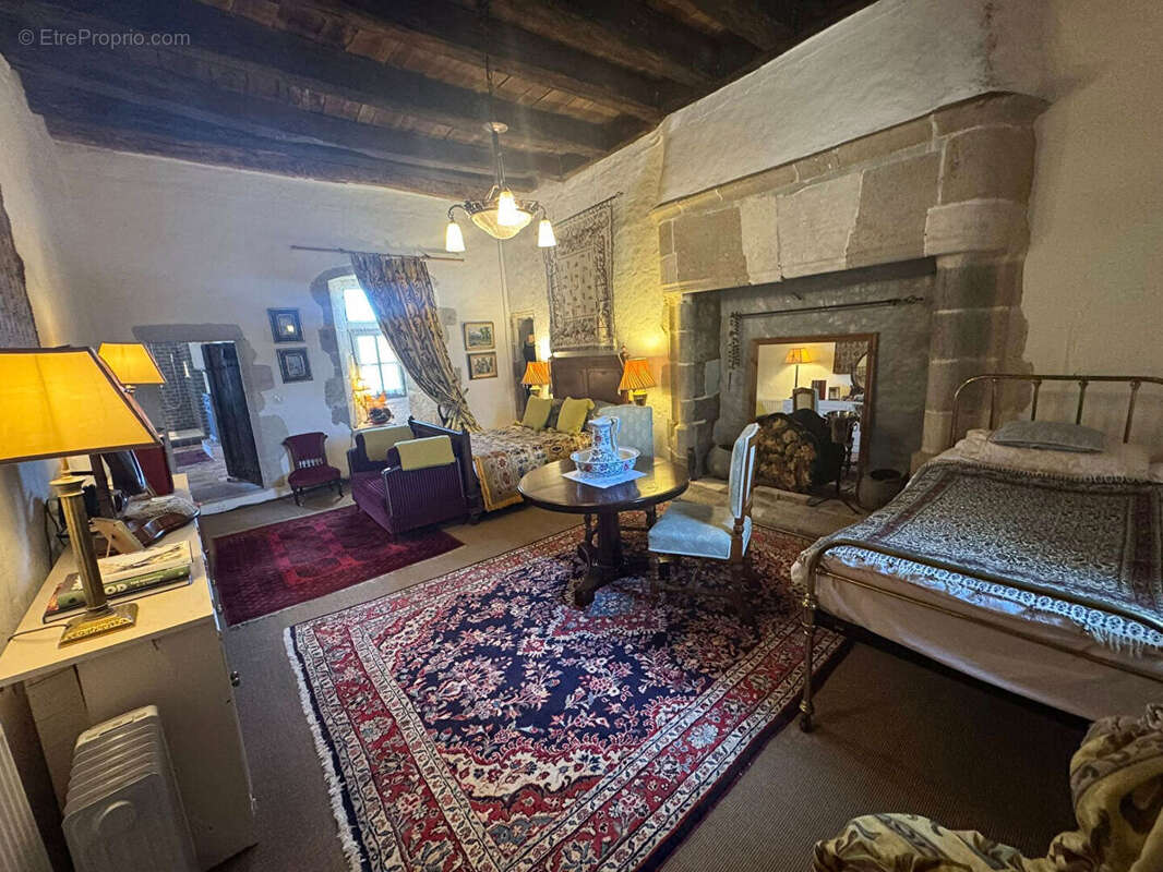 Maison à BRIGUEIL-LE-CHANTRE