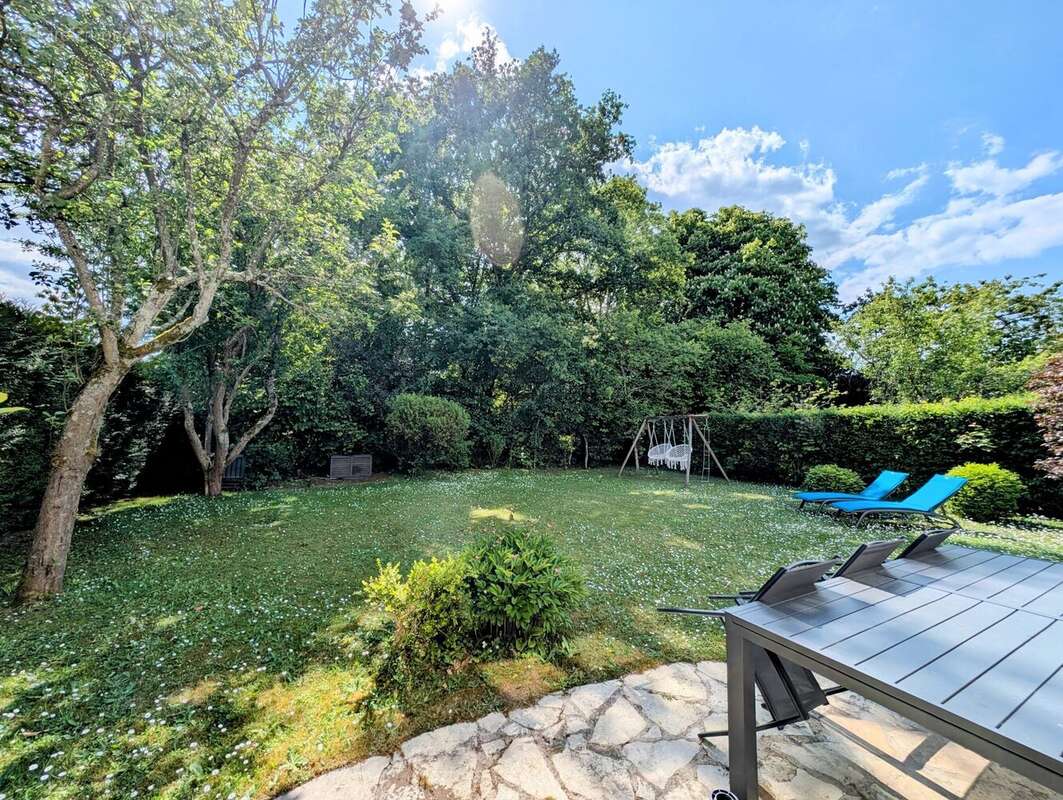 Maison à LE MESNIL-SAINT-DENIS