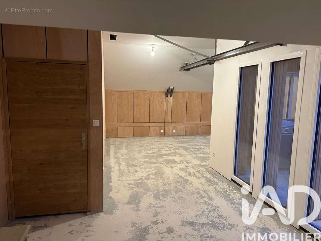 Appartement 750 m² à Arveyres  - photo 5