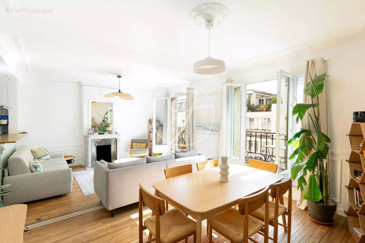 Appartement à PARIS-18E