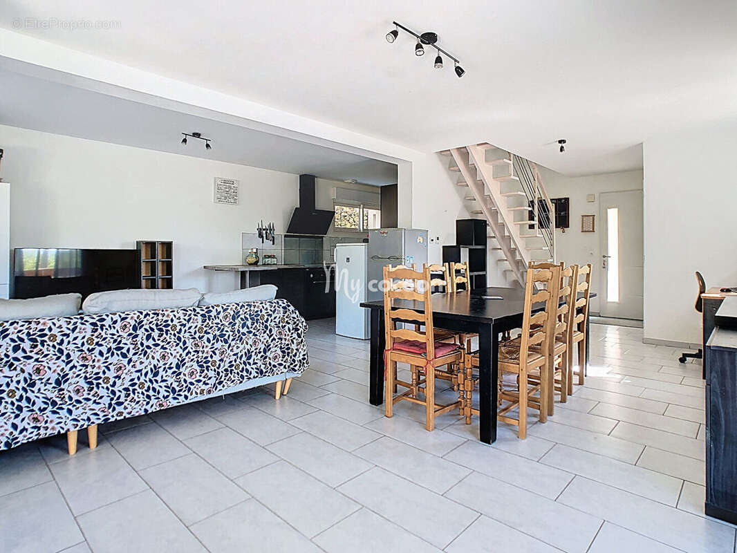 Maison - T5 -110 m² - photo 12