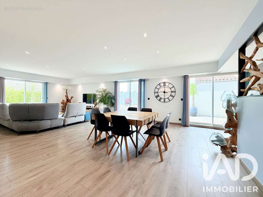 Maison 140 m² à La Palme  - photo 4