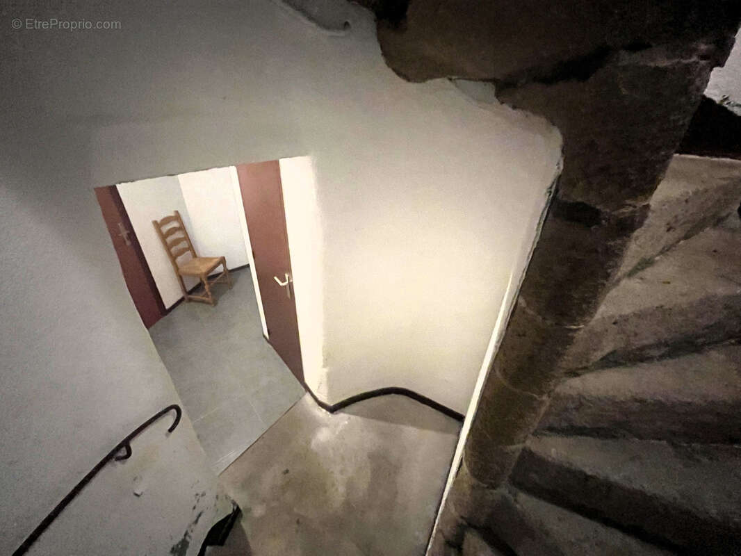 Appartement à SAINT-BONNET-LE-CHATEAU