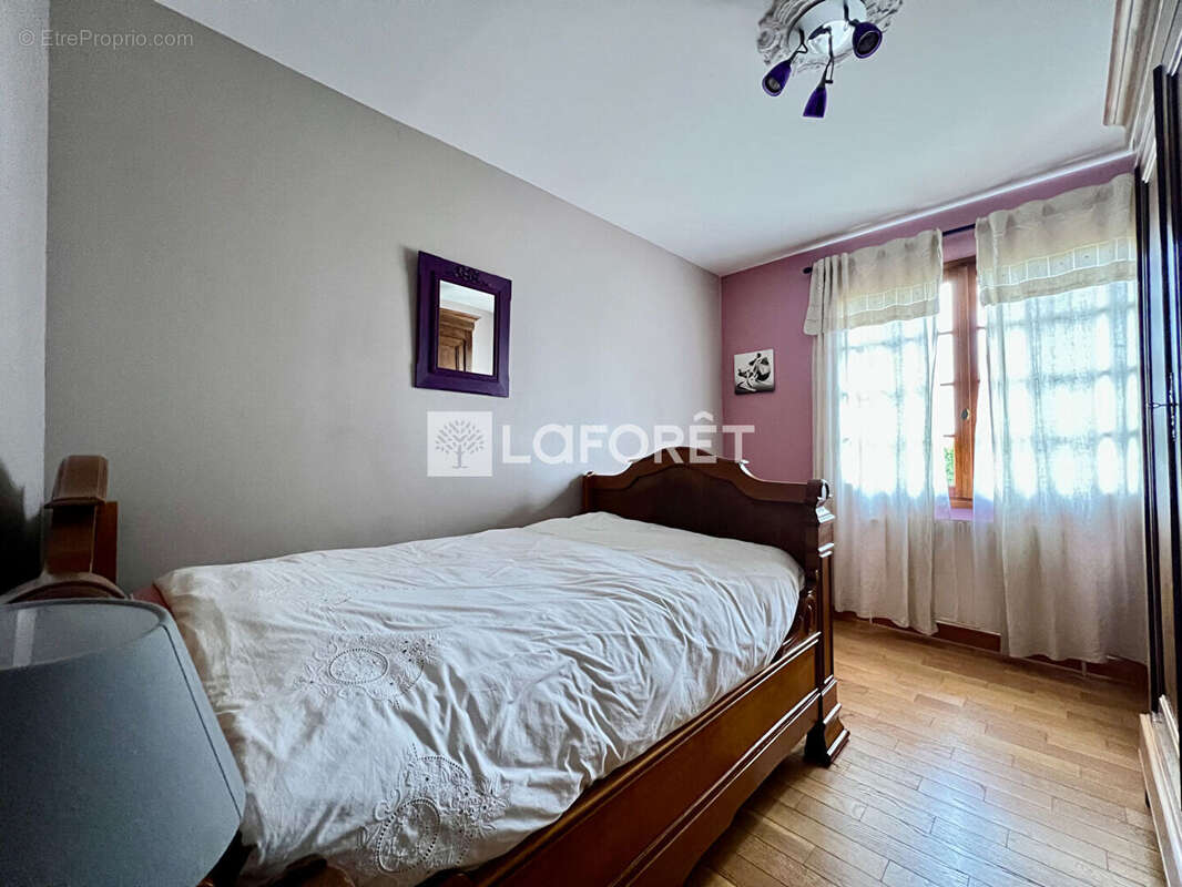 Maison à RONCHEROLLES-SUR-LE-VIVIER