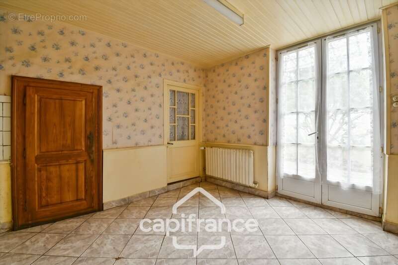 Maison en pierre à vendre 6 pièces SAINT PARDOULT (17) avec garage et atelier - photo 7