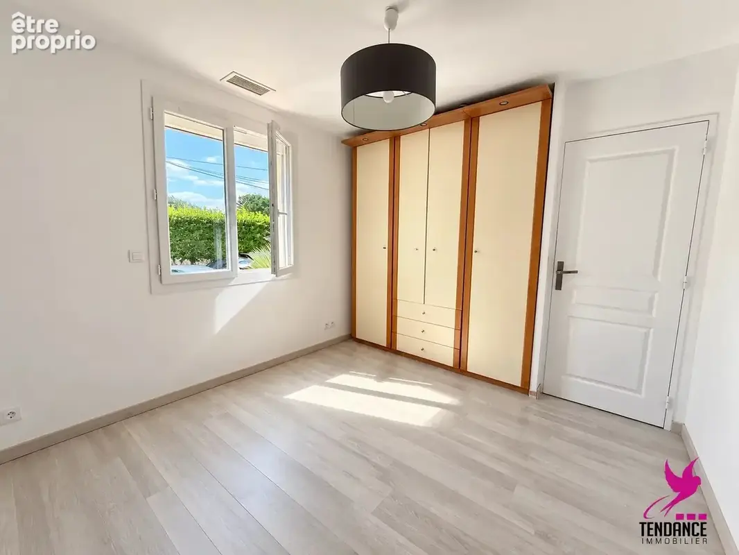 EXCLUSIVITÉ  LARRA– Maison avec jardin, piscine et  garage. - photo 7