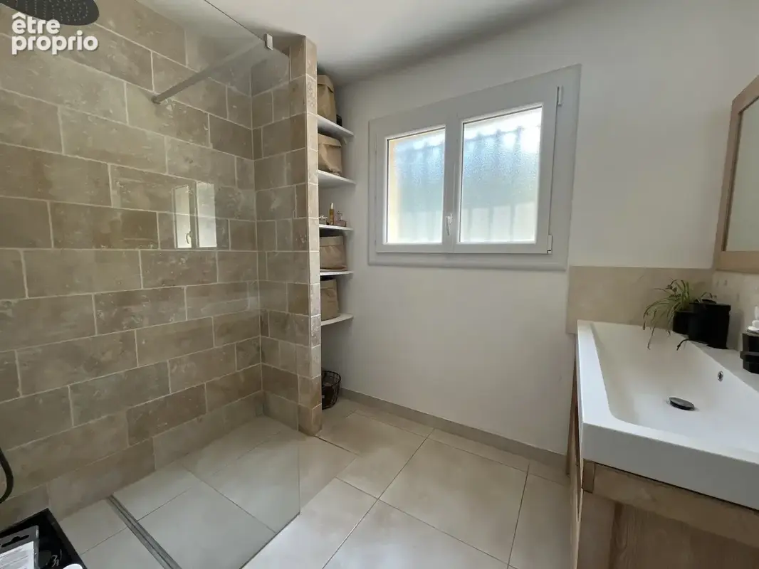 Maison familiale avec piscine - double garage - chambre indépendante - photo 12