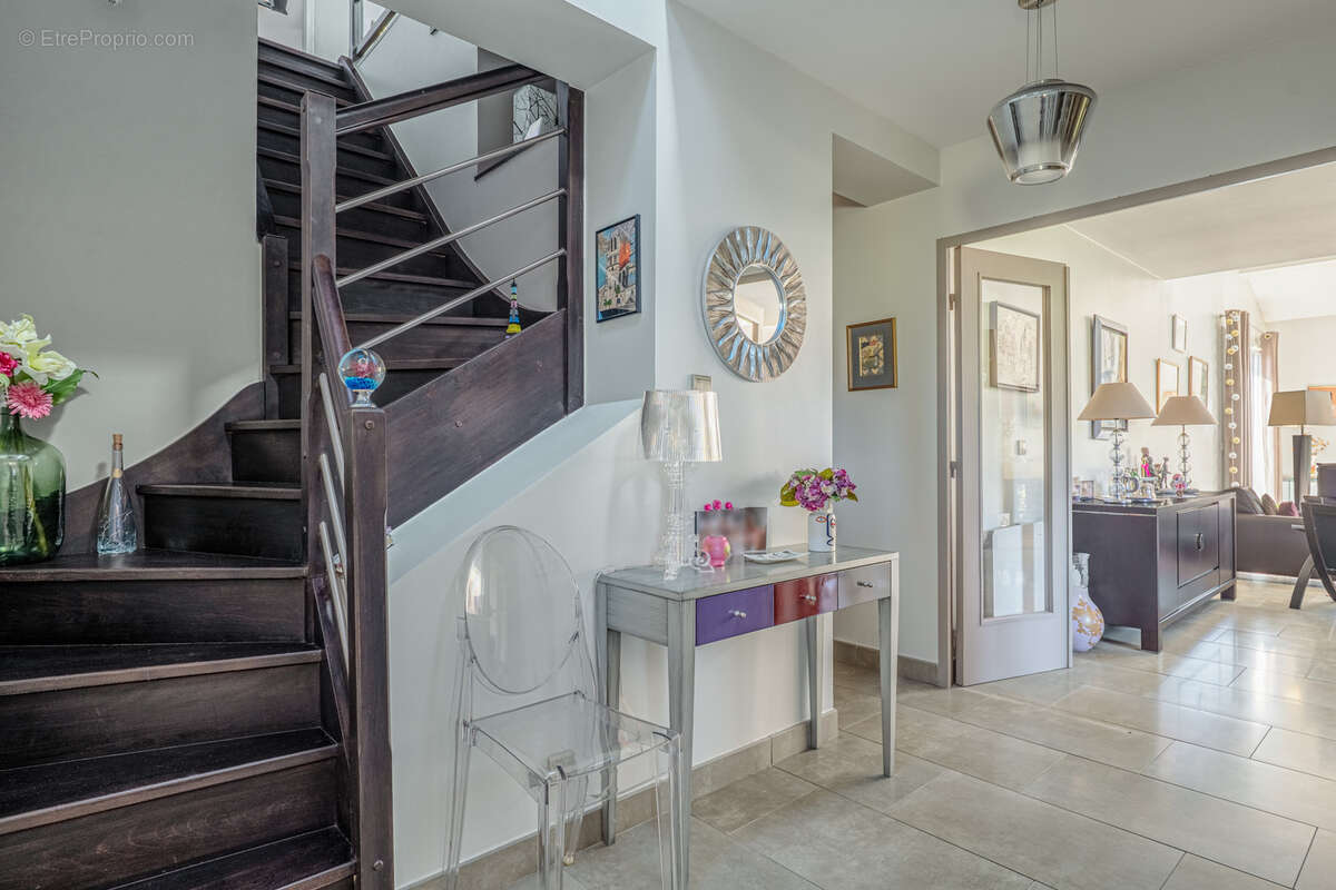 Maison à LA TOUR-DE-SALVAGNY