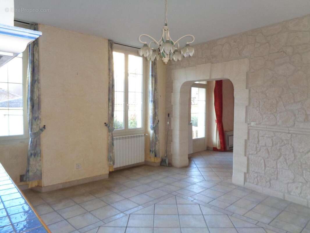   - Appartement à DRAGUIGNAN