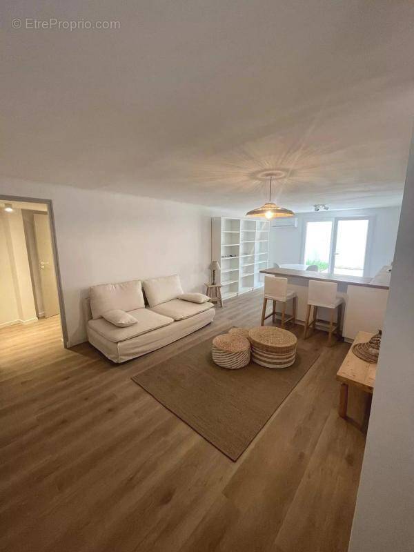 Appartement à LE PUY-SAINTE-REPARADE
