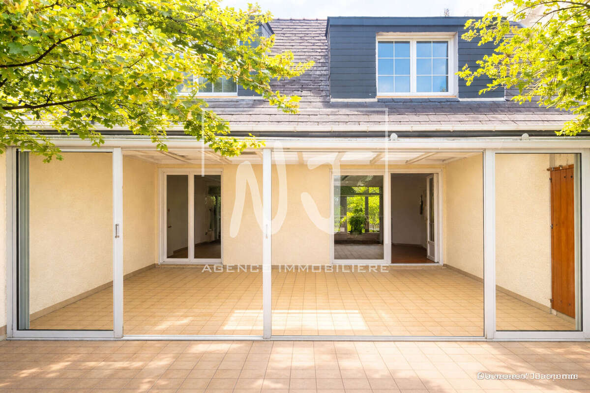 Maison à PELLOUAILLES-LES-VIGNES