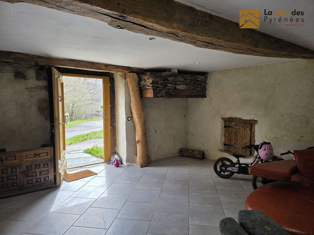 Maison à ESTAING