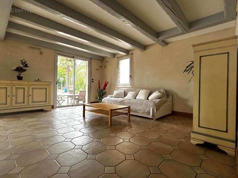 Maison de 7 piéces au coeur du village - photo 7