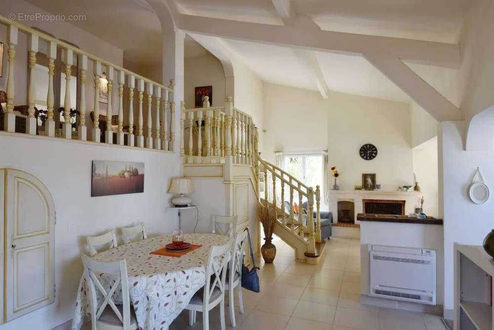 Maison à MONTAUROUX