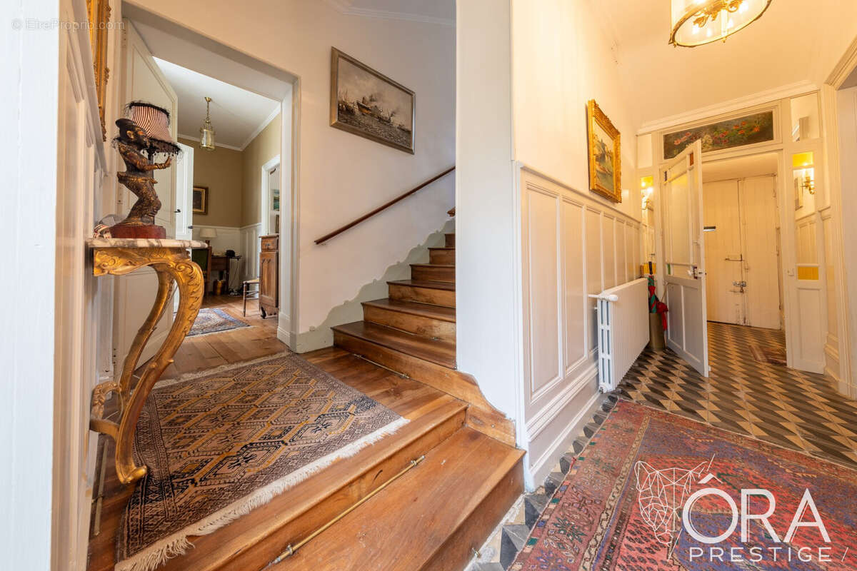 Entrée - Maison à SAINT-JEAN-D&#039;ANGELY