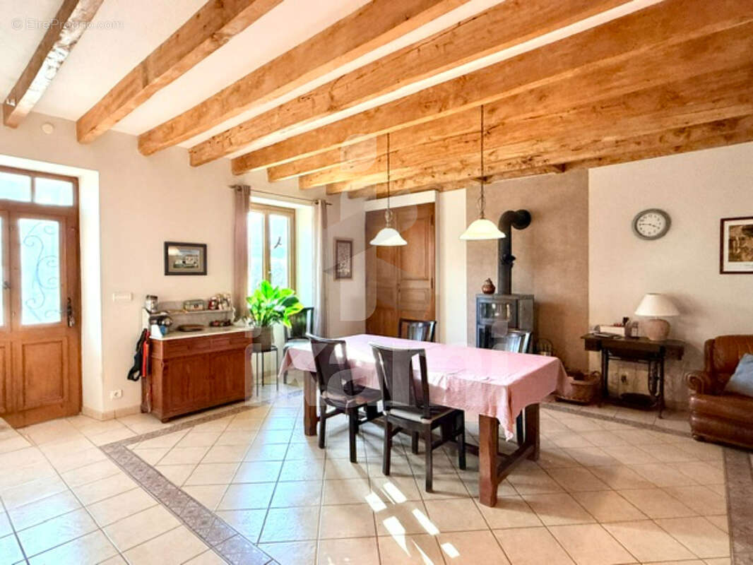 Maison à SAINT-CHRISTOPHE-ET-LE-LARIS