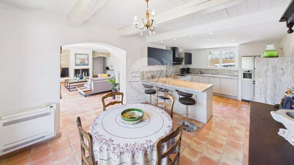 Maison à PLAN-DE-LA-TOUR