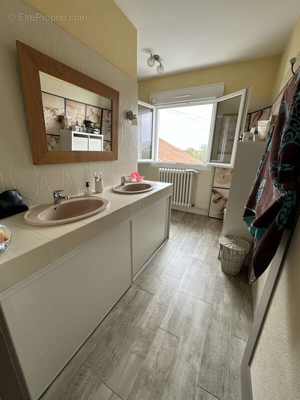 Maison à LA ROCHE-CHALAIS