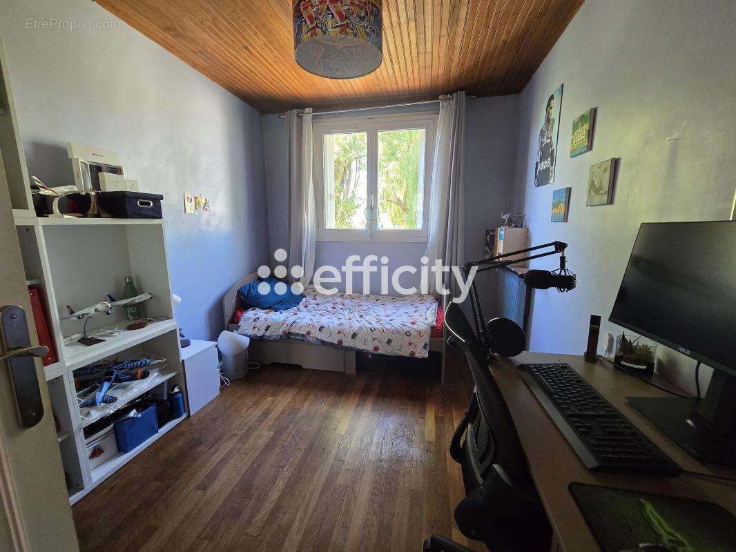 Maison à LA QUEUE-EN-BRIE