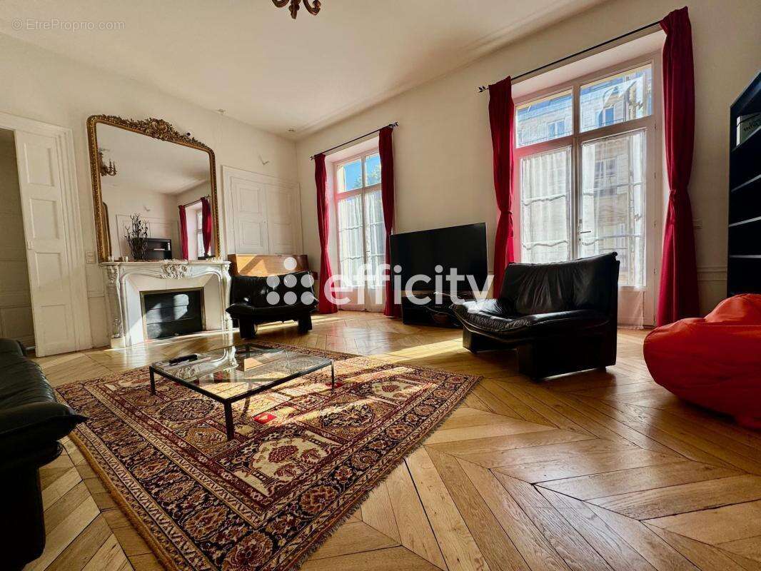 Appartement à PARIS-10E
