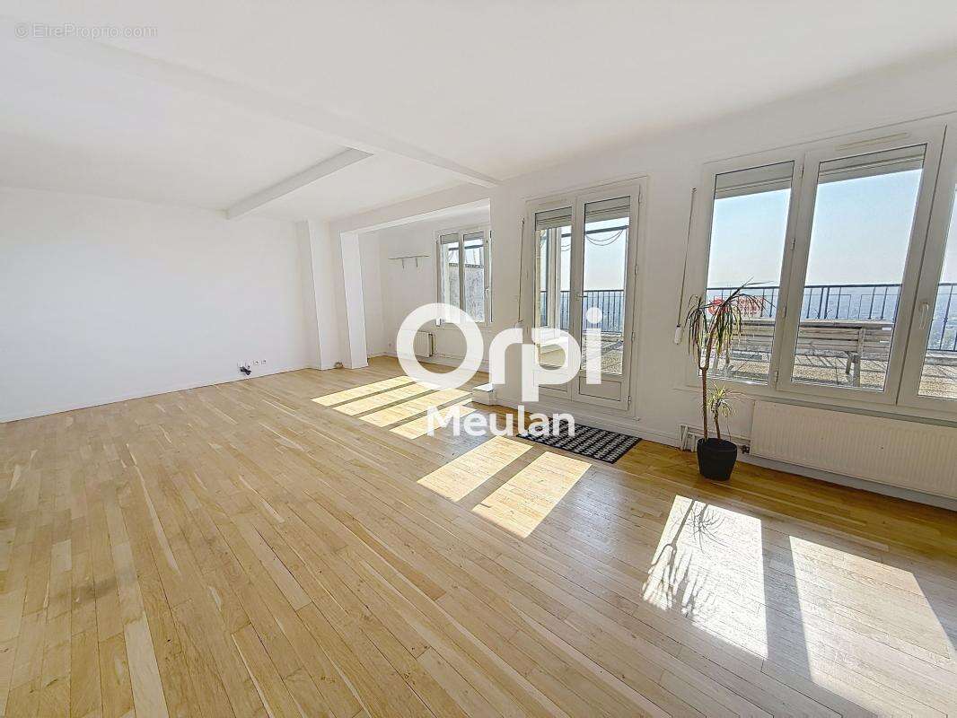 Appartement à MEULAN
