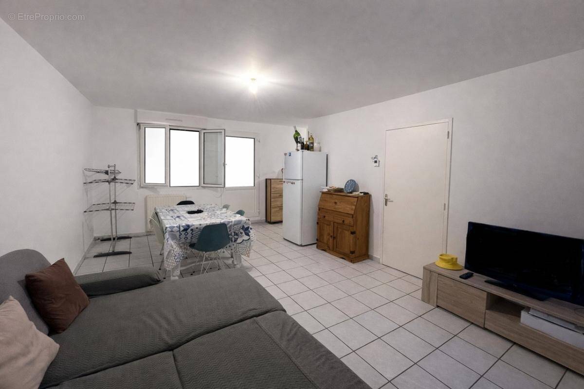 Appartement à SAINT-DONAT-SUR-L'HERBASSE