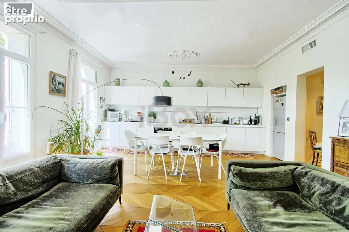 Toulon haute ville - dans un immeuble haussmannien magnifique appartement t4 de 127m2 3 chambres cave et chamb - photo 2