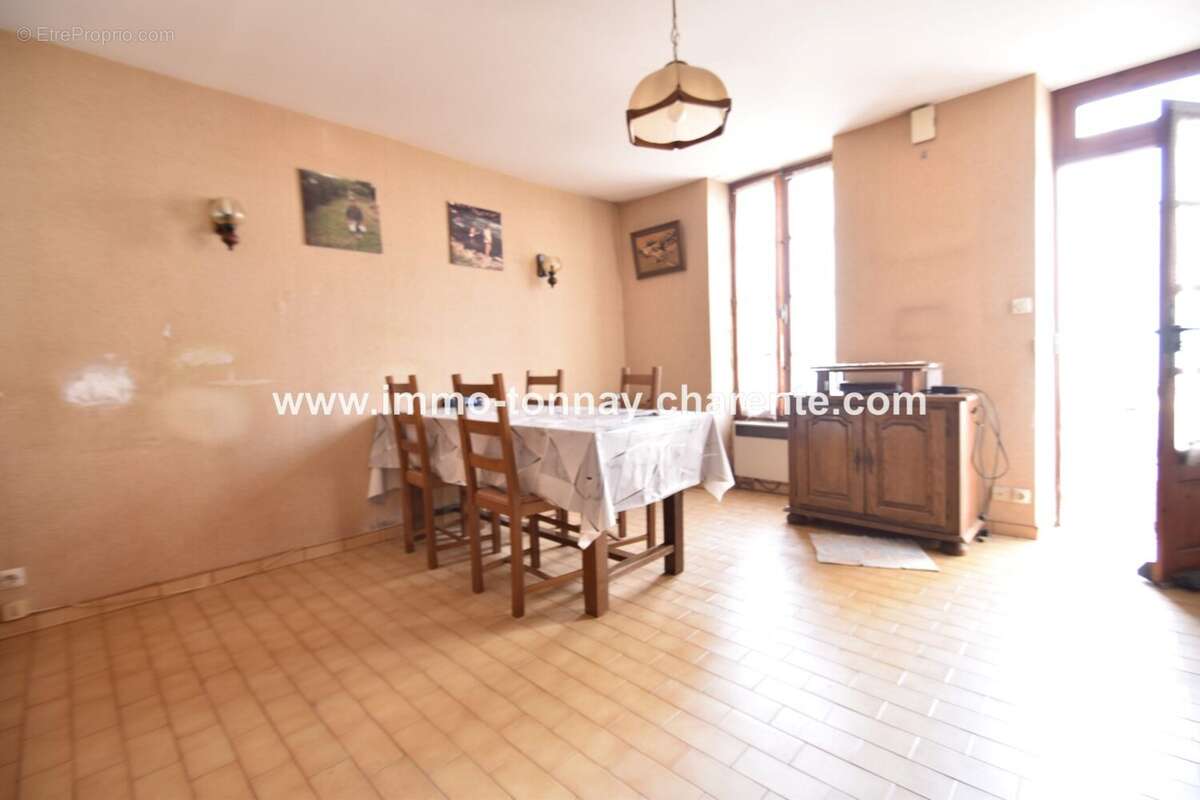 Maison à TONNAY-CHARENTE