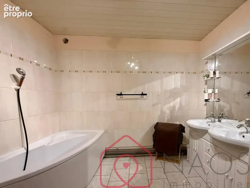Maison de caractère de 200 m2 avec grange : un bien rare aux beaux volumes - photo 10