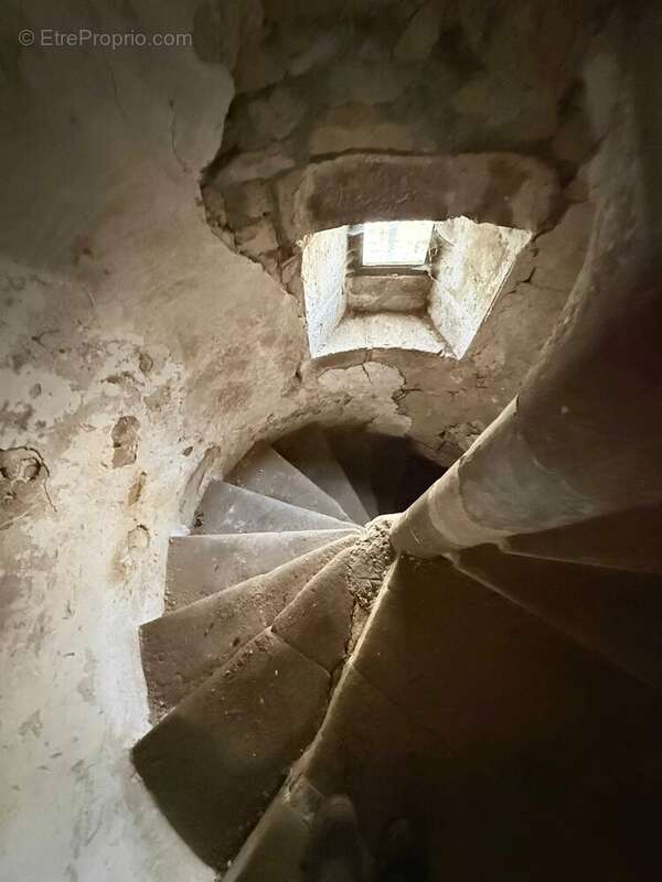 Charmante petite ferme-château entièrement à rénover - photo 11
