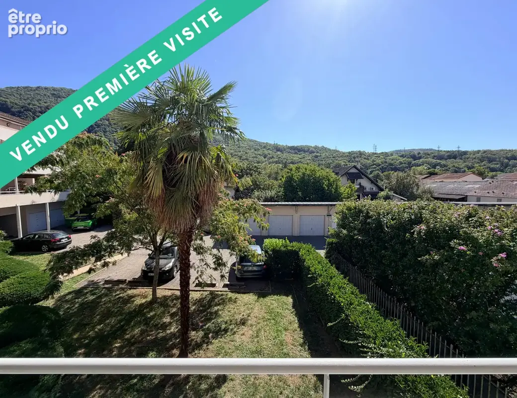 Poisat   T3 lumineux de 70 m2 avec terrasse couverte de 16 m2 sur la verdure - photo 1