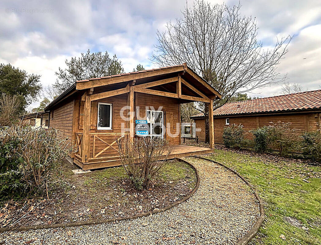 Maison à PARENTIS-EN-BORN