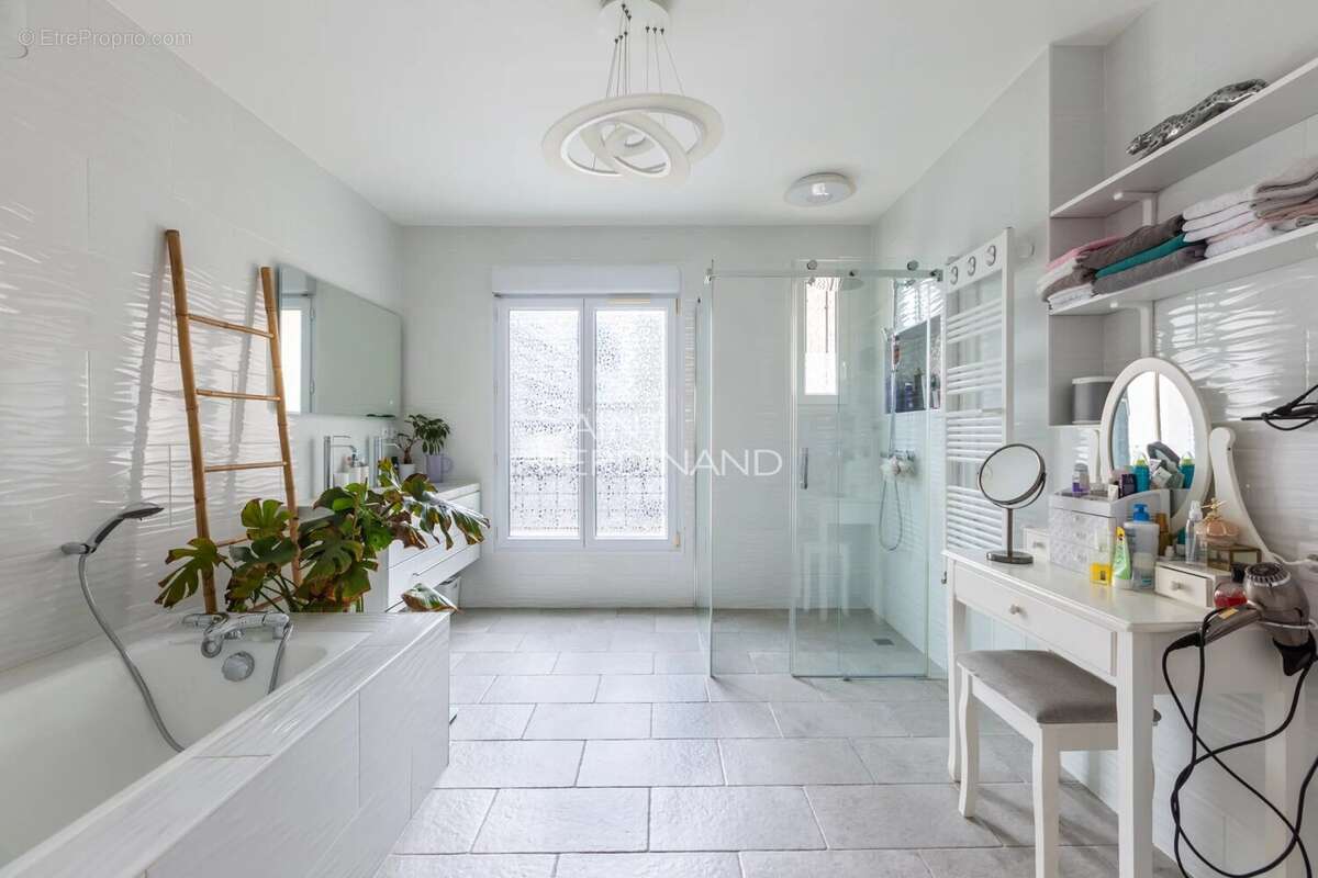 Appartement à PARIS-19E