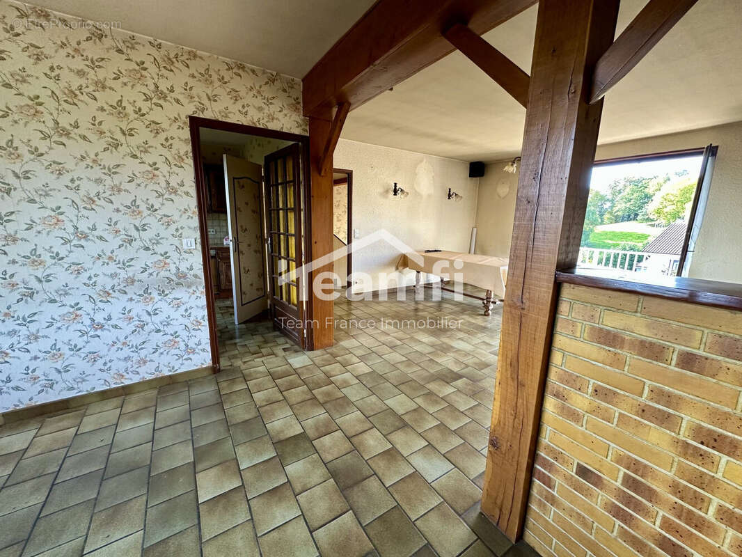 Maison à CELLES-SUR-DUROLLE