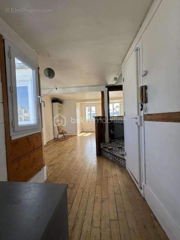Appartement à PARIS-1E