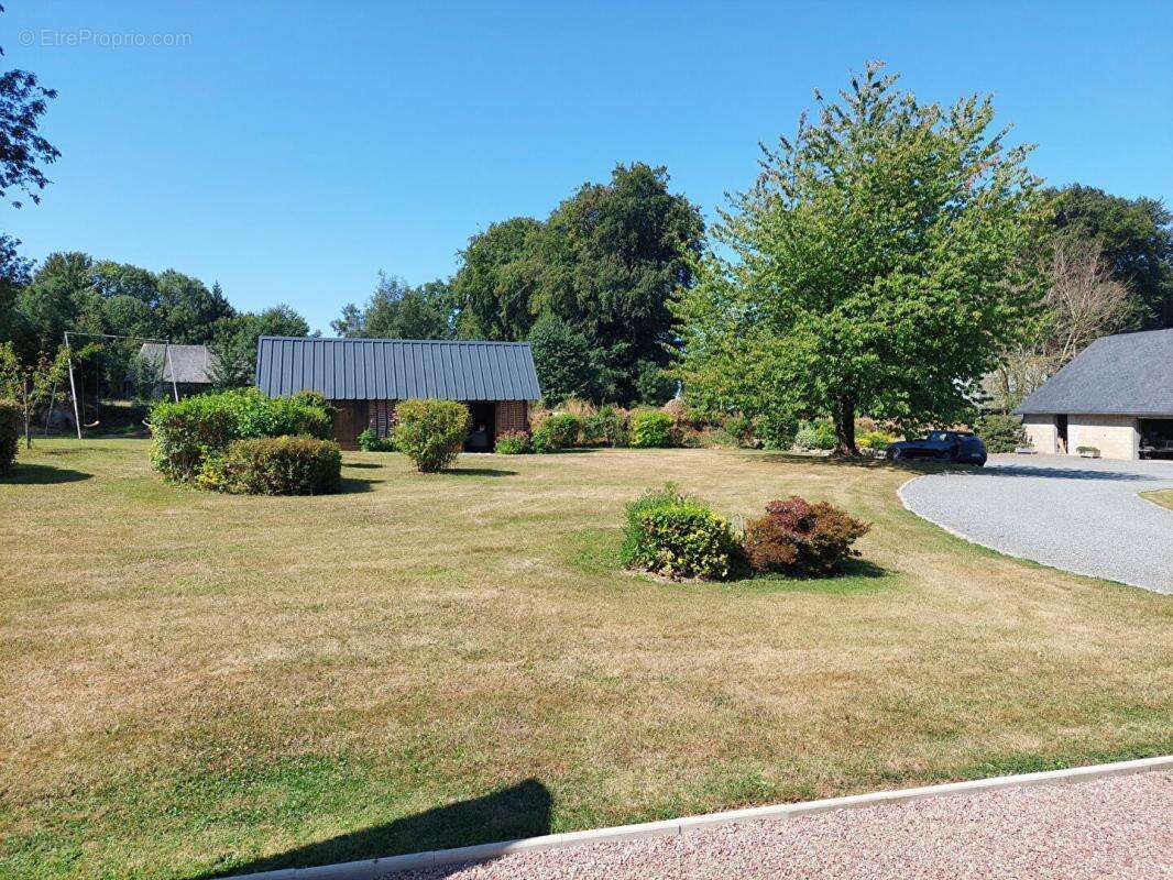 Ancien corp de ferme  7150 m² - photo 3