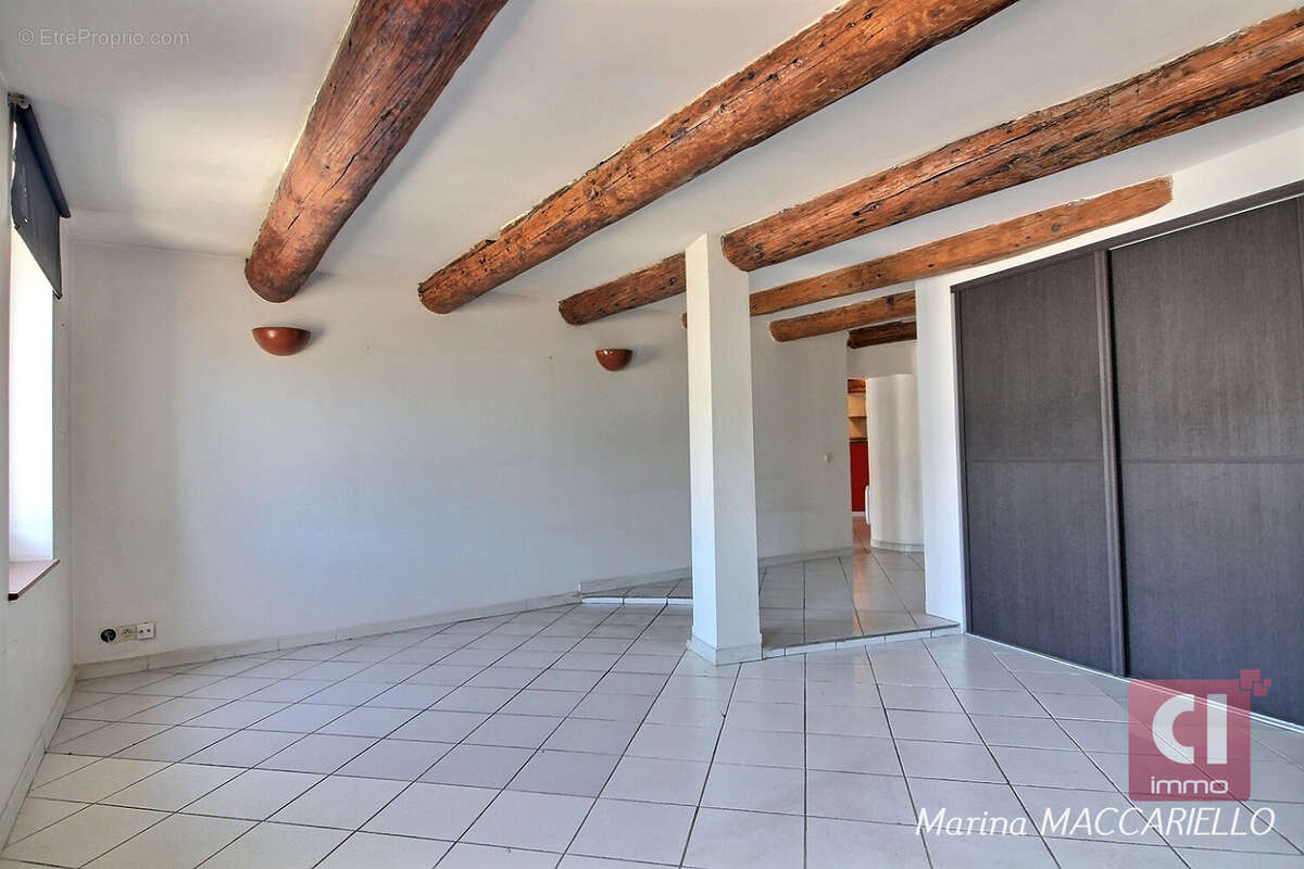 Appartement à MARSEILLE-2E