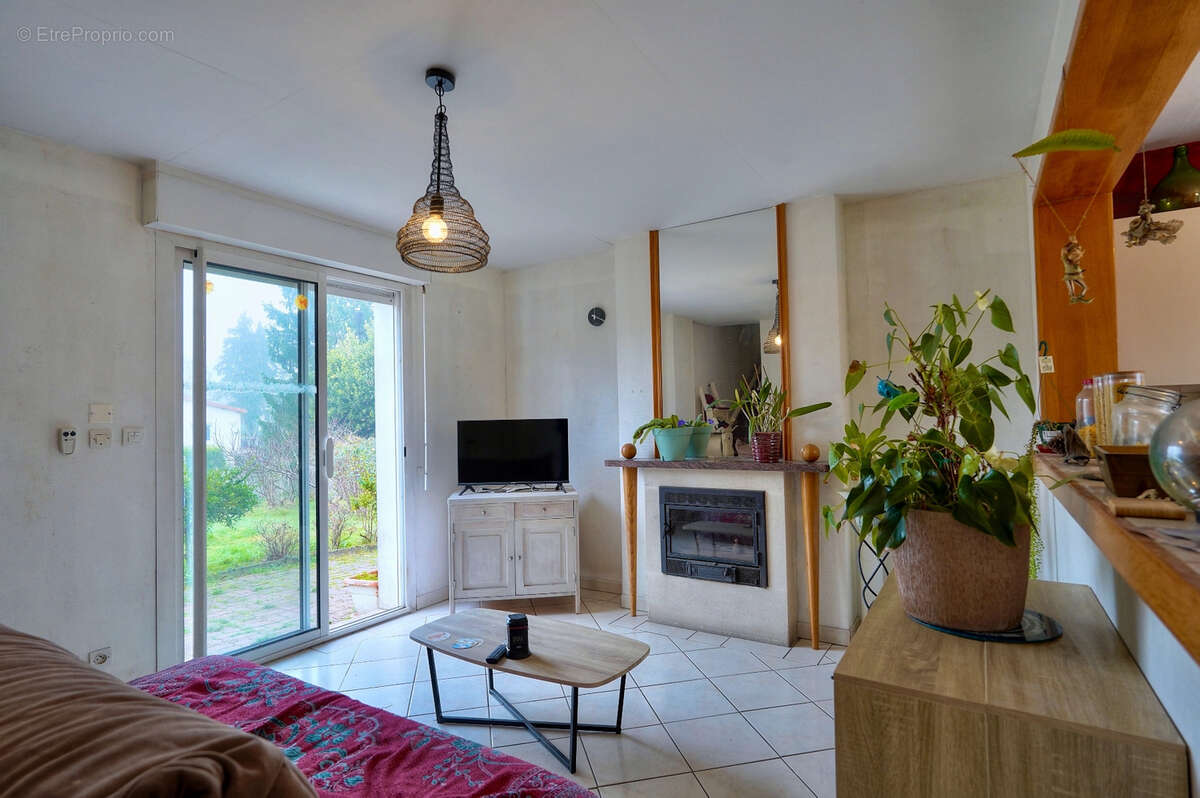 Maison à LA CHAPELLE-SAINT-LAURENT